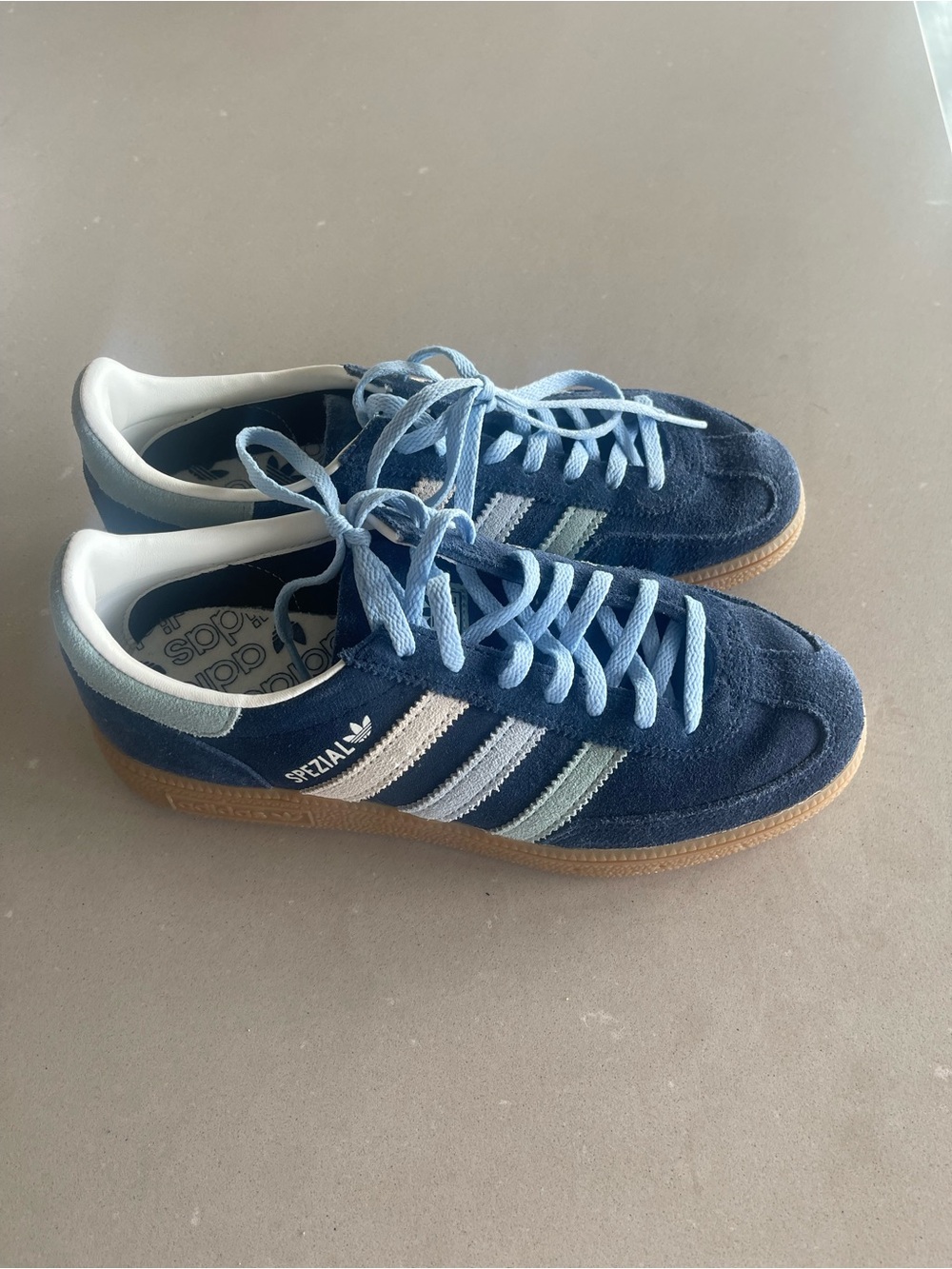 Adidas Sneakers